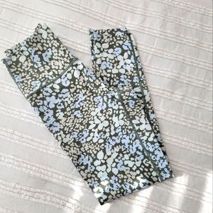 Offline by Aeri Leggings